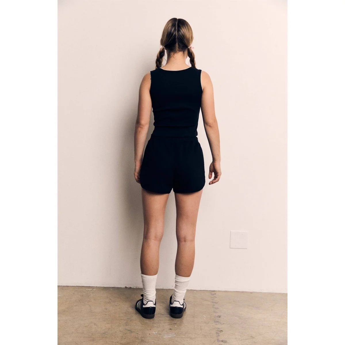 Camisole Noire Couture Contrastée The Blank Lab - Image 3