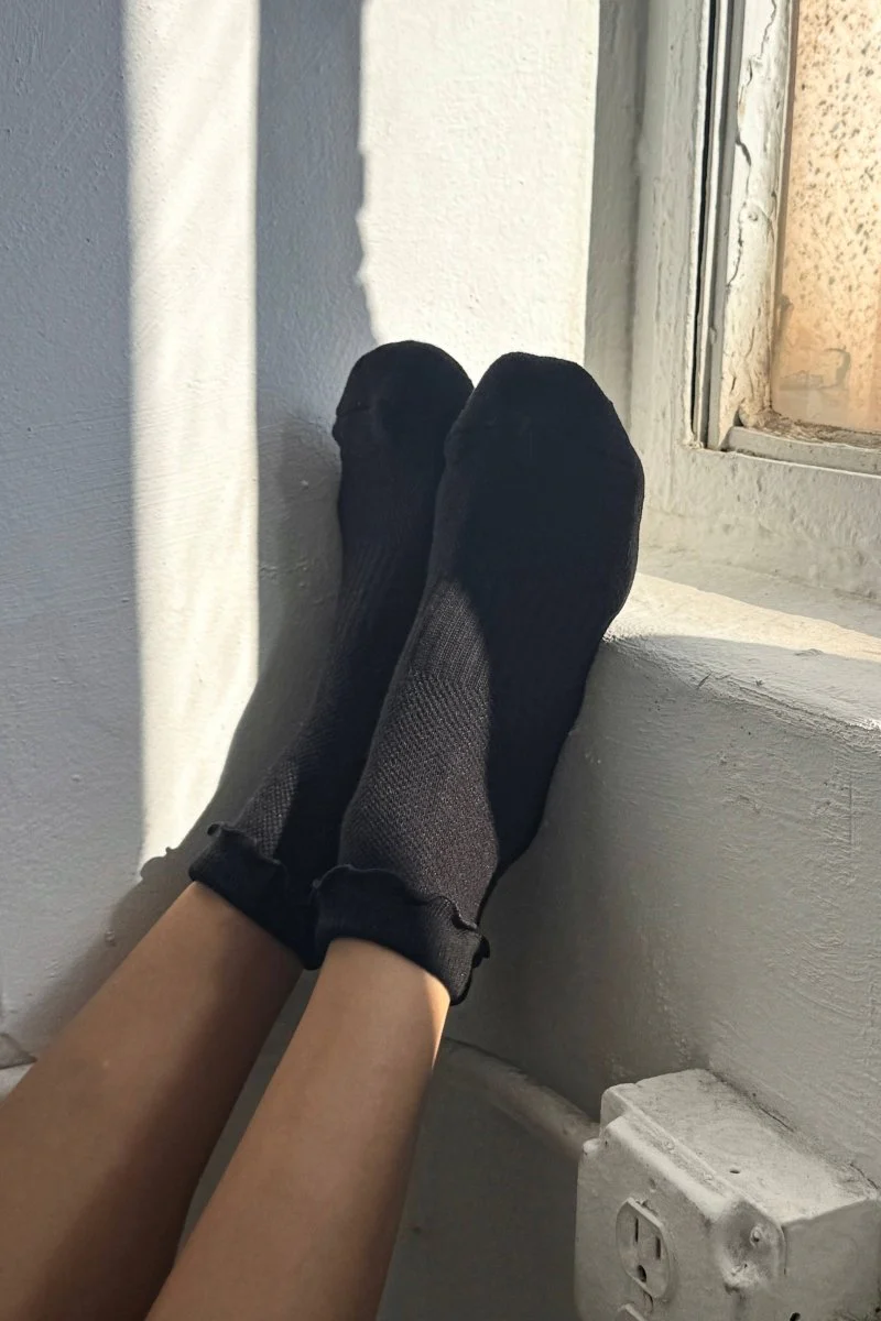 Chaussettes Ruffled Hugger Noires Le Bon Shoppe - Image 2