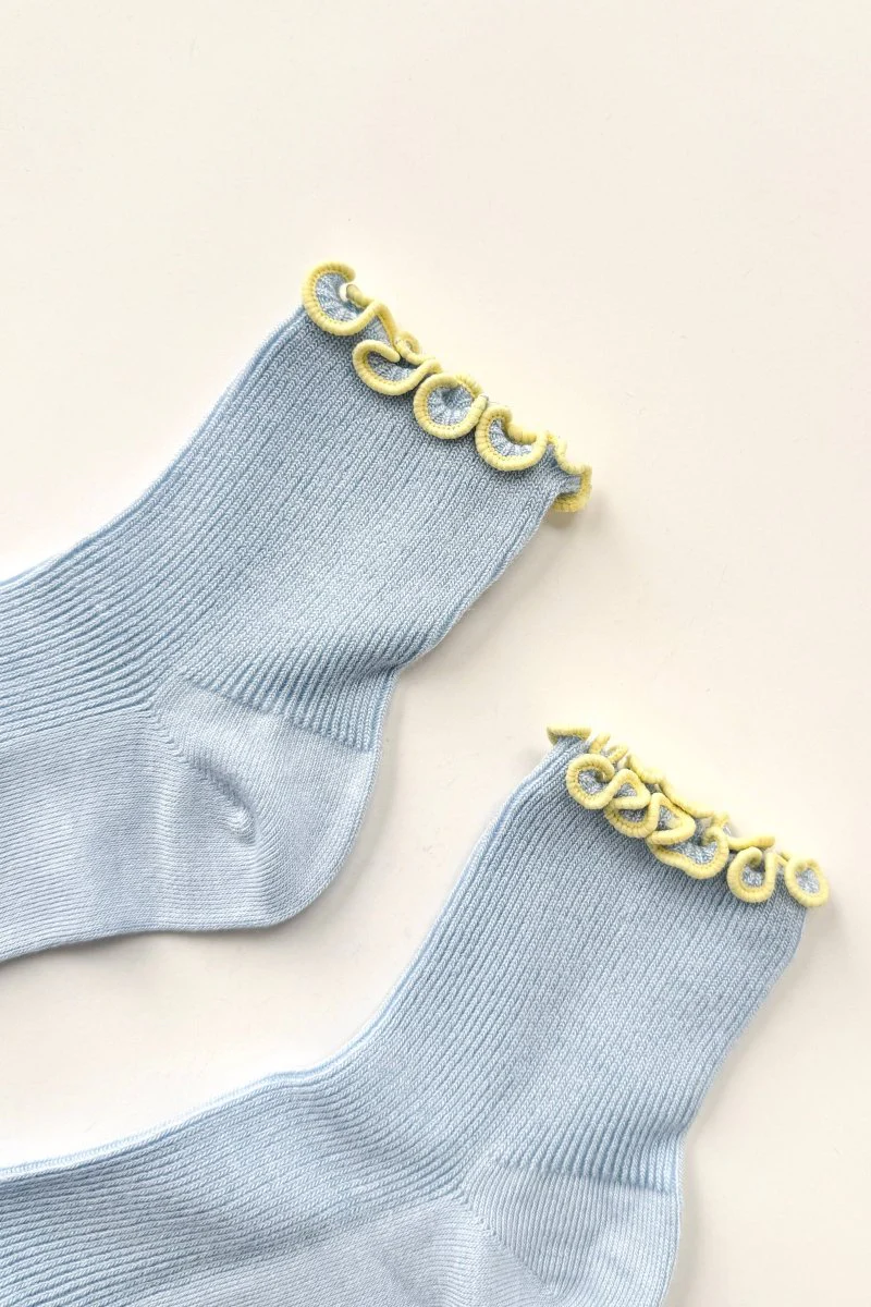 Chaussettes Ruffled Modal Le Bon Shoppe Bleu Poudre et Jaune - Image 3