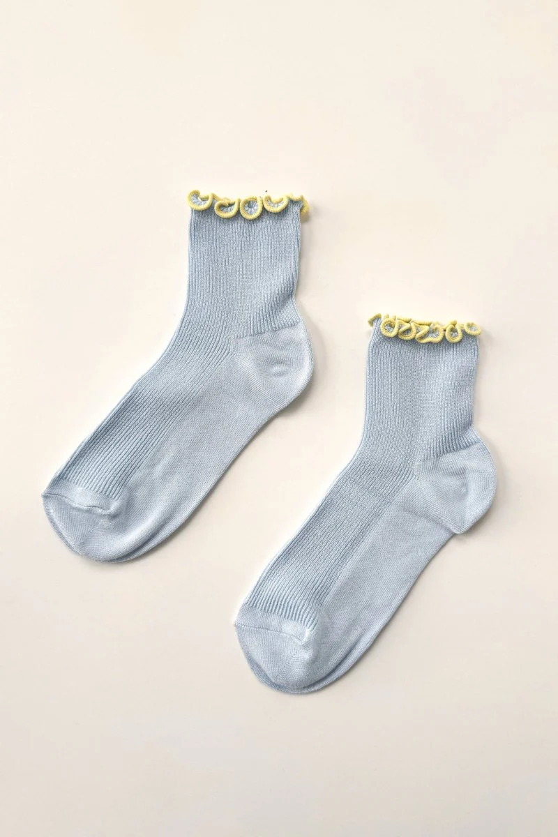 Chaussettes Ruffled Modal Le Bon Shoppe Bleu Poudre et Jaune - Image 4