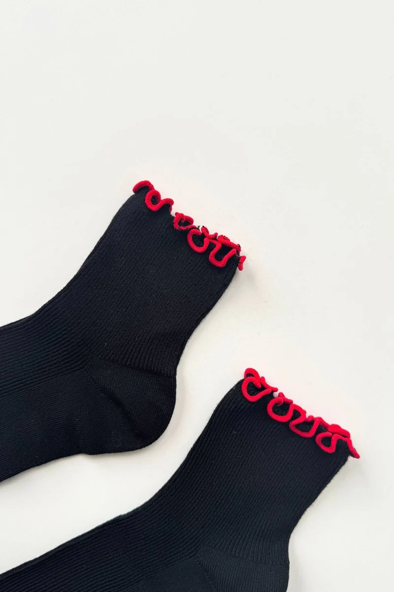 Chaussettes Ruffled Modal Le Bon Shoppe Noir et Rouge - Image 2