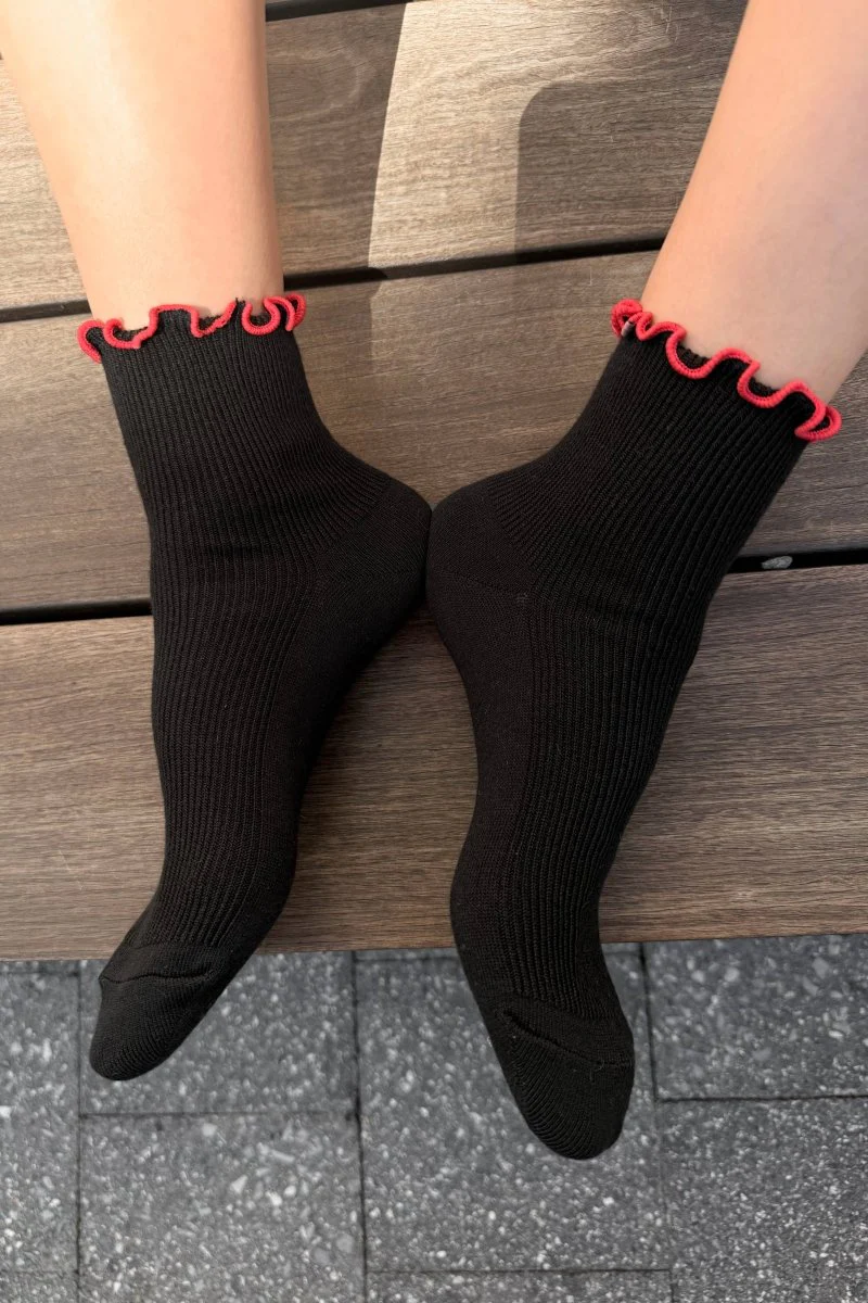 Chaussettes Ruffled Modal Le Bon Shoppe Noir et Rouge - Image 4