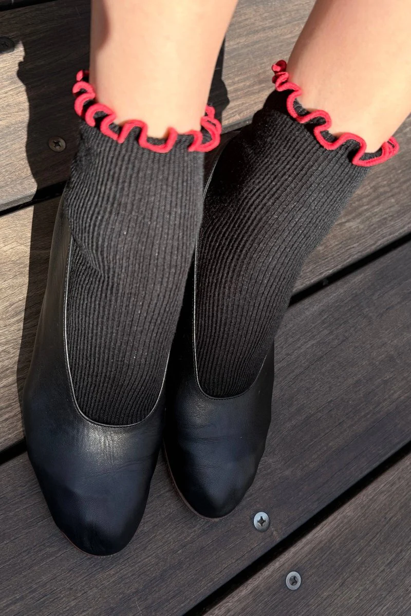 Chaussettes Ruffled Modal Le Bon Shoppe Noir et Rouge - Image 5
