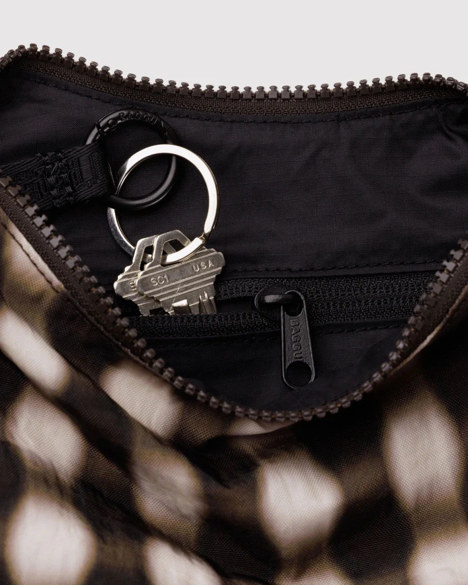 Petit Sac Croissant Baggu Blurred Gingham Brown - Image 3