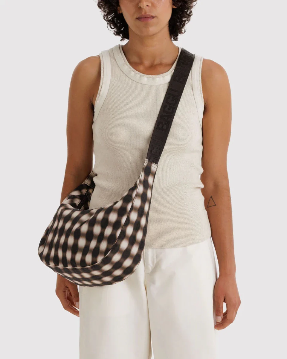 Sac Croissant Medium Baggu Blurred Gingham Brown - Image 2