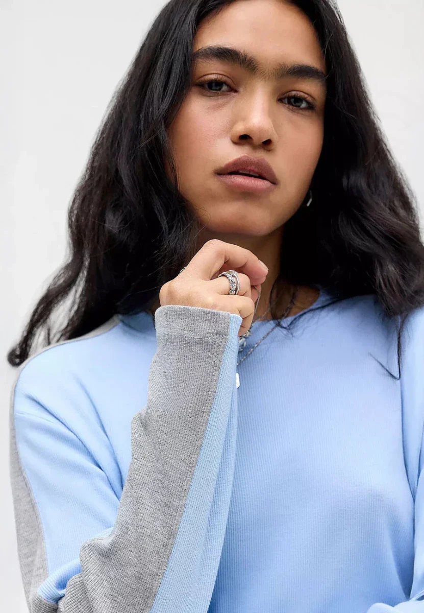 T-Shirt Manches Longues Romey Bleu et Gris Damson Madder - Image 2